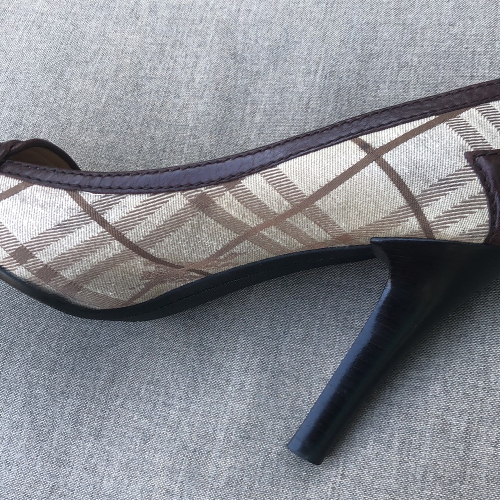 BURBERRY Signature Plaid Loafer Pump - Picture 11 of 12